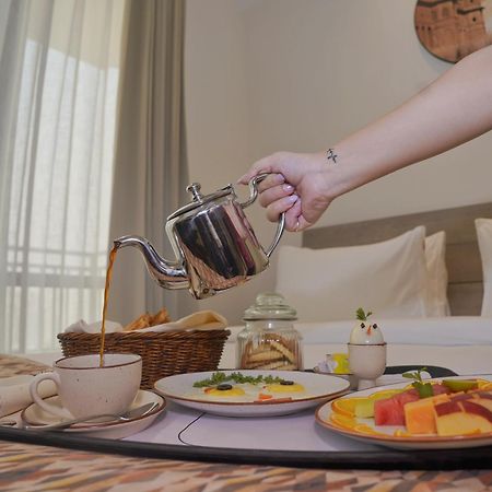 Rhythm Gurugram Hotel & Suites, Sohna Road คูร์เคาน์ ภายนอก รูปภาพ