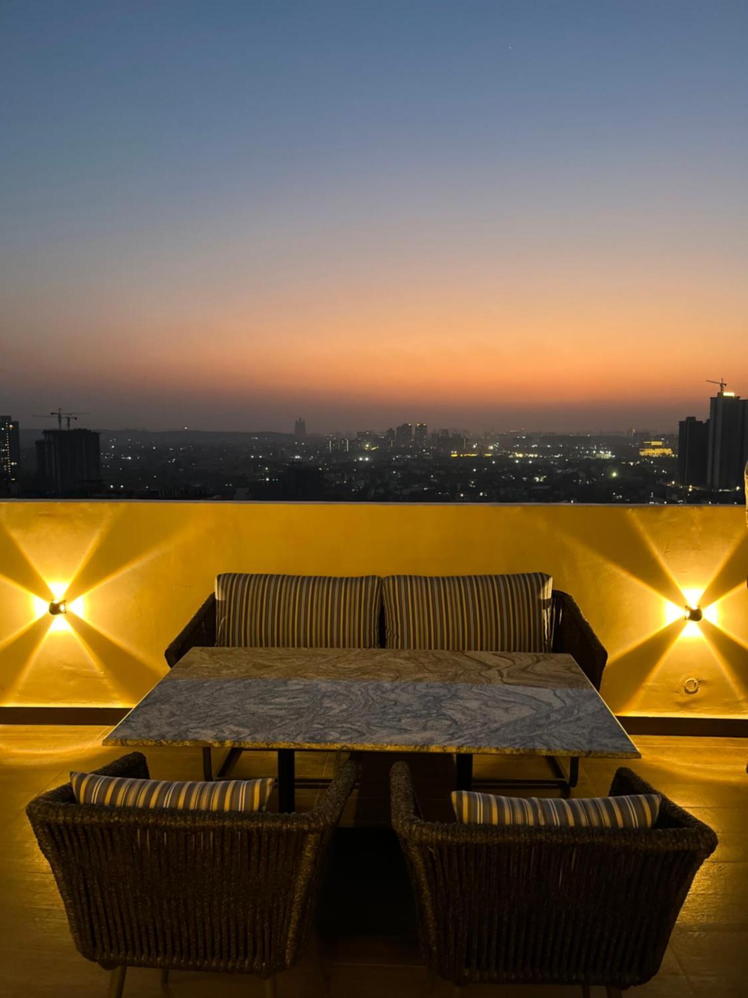 Rhythm Gurugram Hotel & Suites, Sohna Road คูร์เคาน์ ภายนอก รูปภาพ