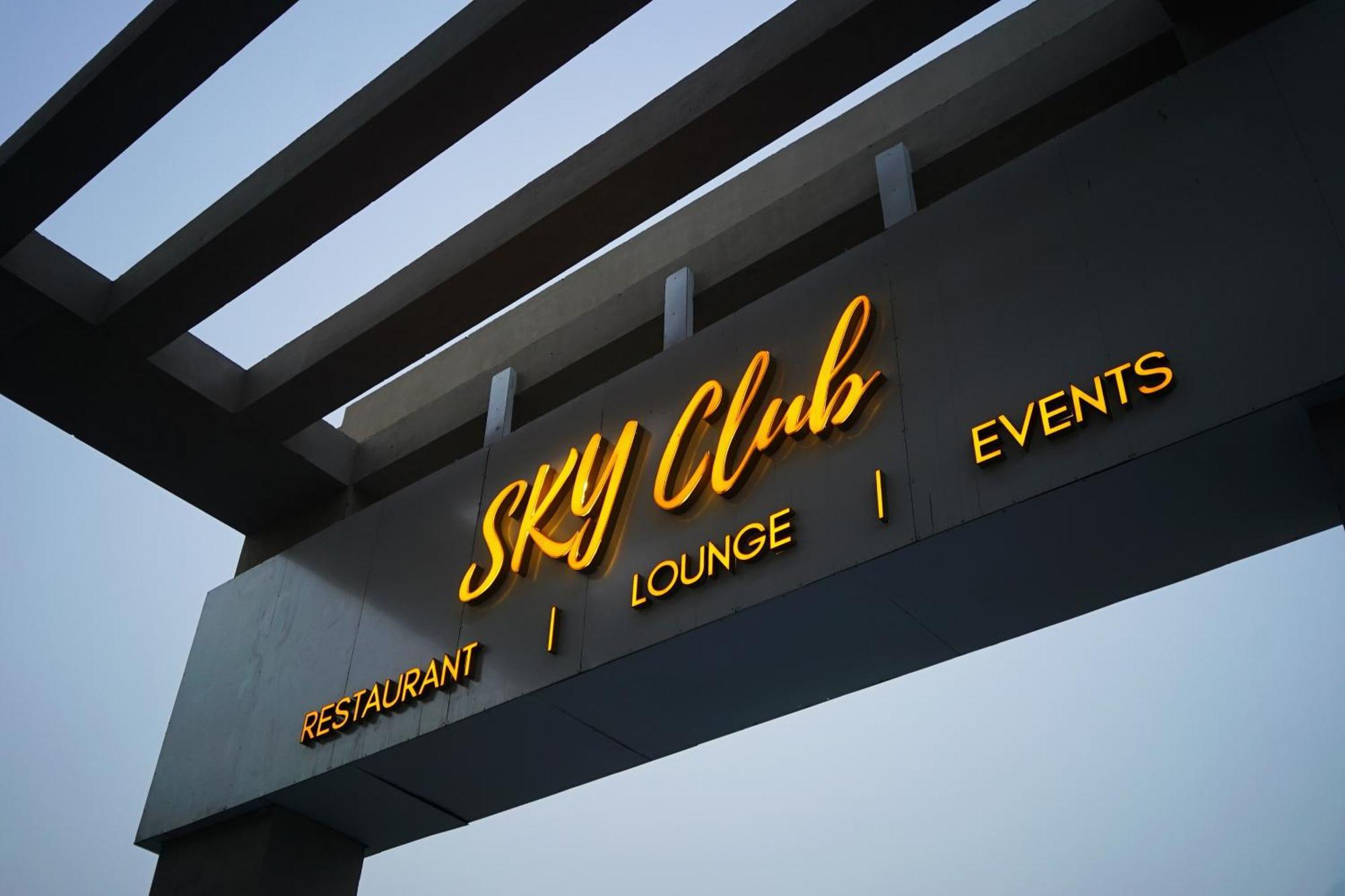 Rhythm Gurugram Hotel & Suites, Sohna Road คูร์เคาน์ ภายนอก รูปภาพ