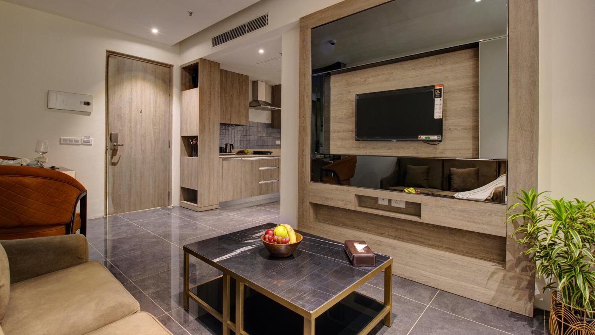 Rhythm Gurugram Hotel & Suites, Sohna Road คูร์เคาน์ ภายนอก รูปภาพ