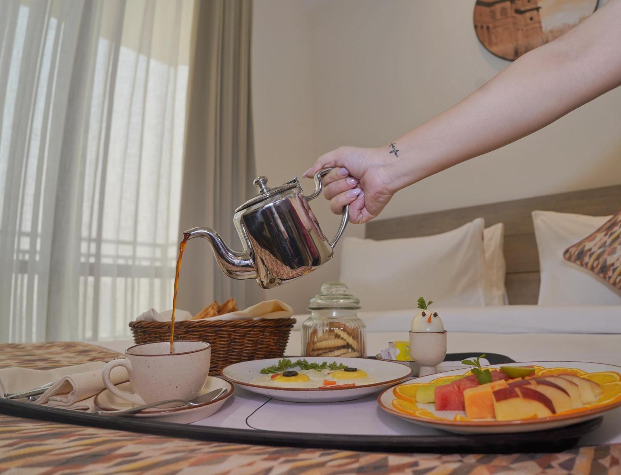 Rhythm Gurugram Hotel & Suites, Sohna Road คูร์เคาน์ ภายนอก รูปภาพ
