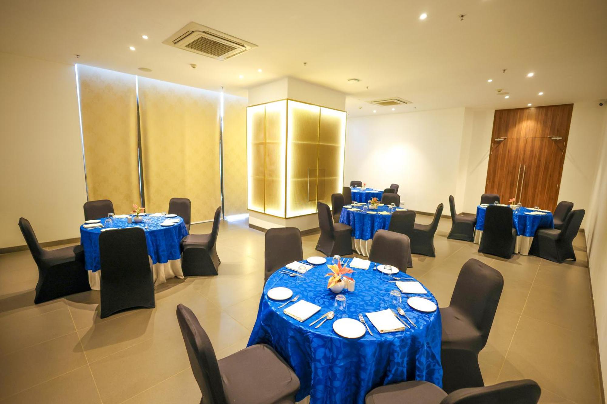 Rhythm Gurugram Hotel & Suites, Sohna Road คูร์เคาน์ ภายนอก รูปภาพ