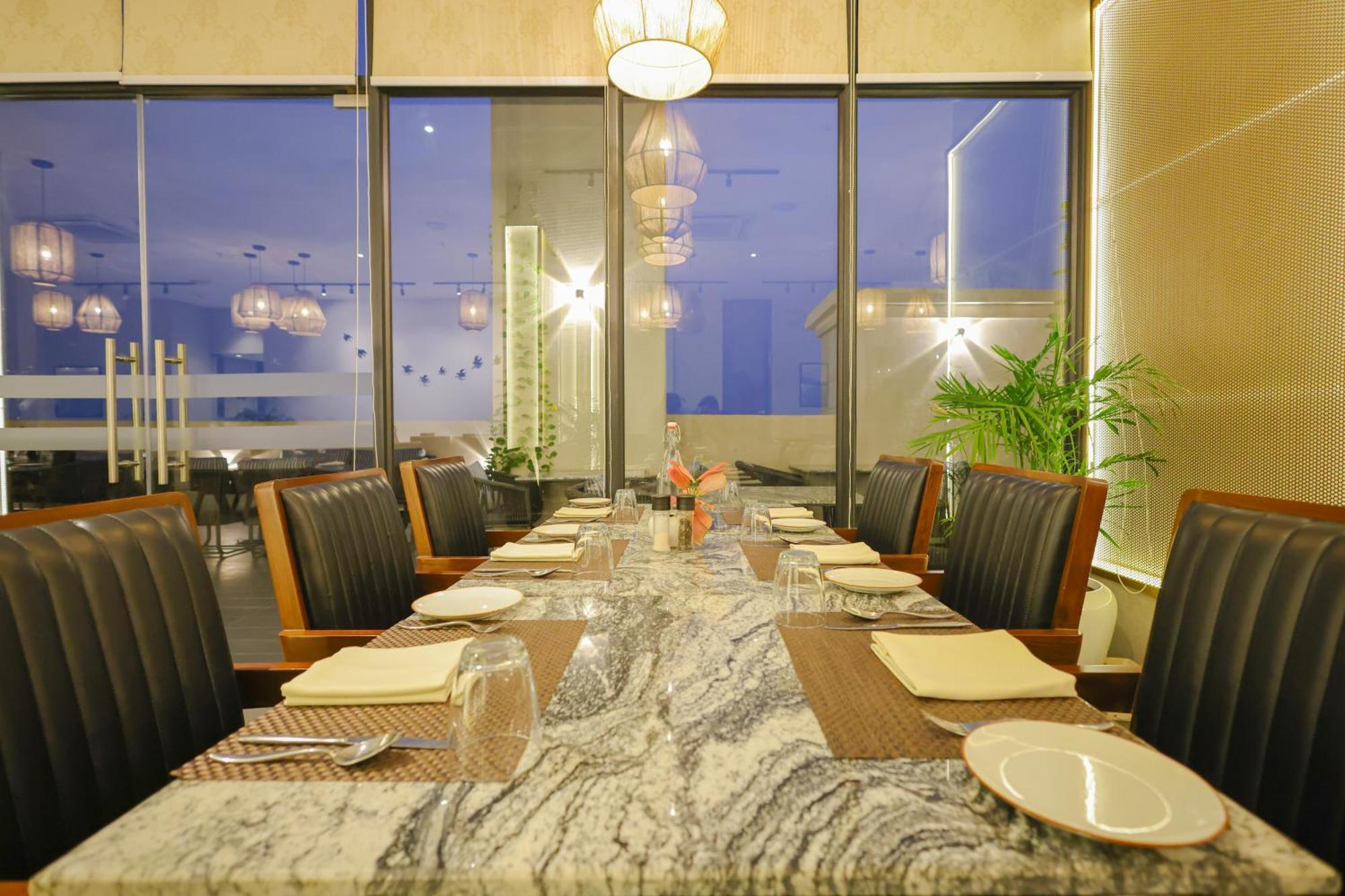 Rhythm Gurugram Hotel & Suites, Sohna Road คูร์เคาน์ ภายนอก รูปภาพ