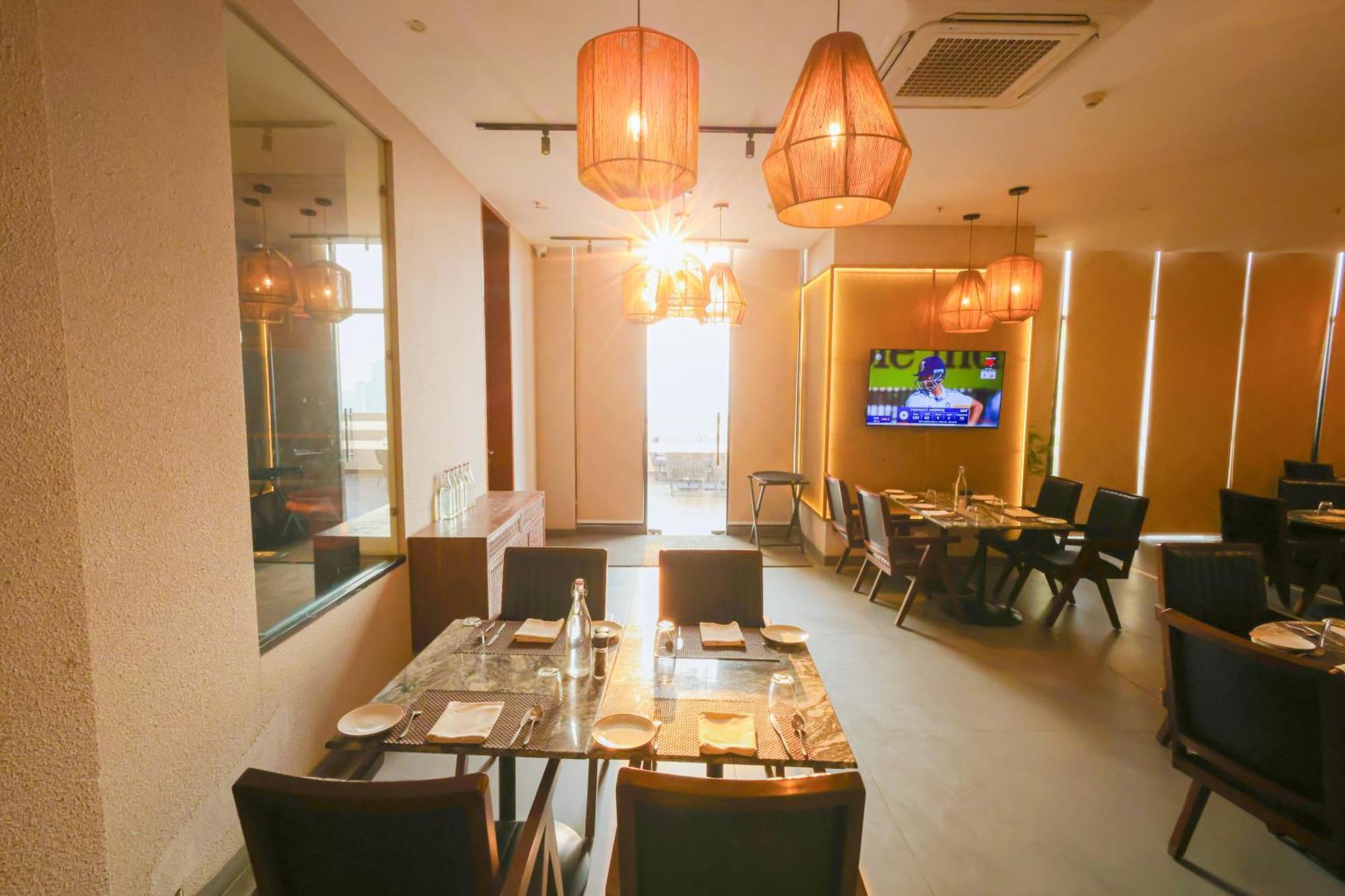 Rhythm Gurugram Hotel & Suites, Sohna Road คูร์เคาน์ ภายนอก รูปภาพ