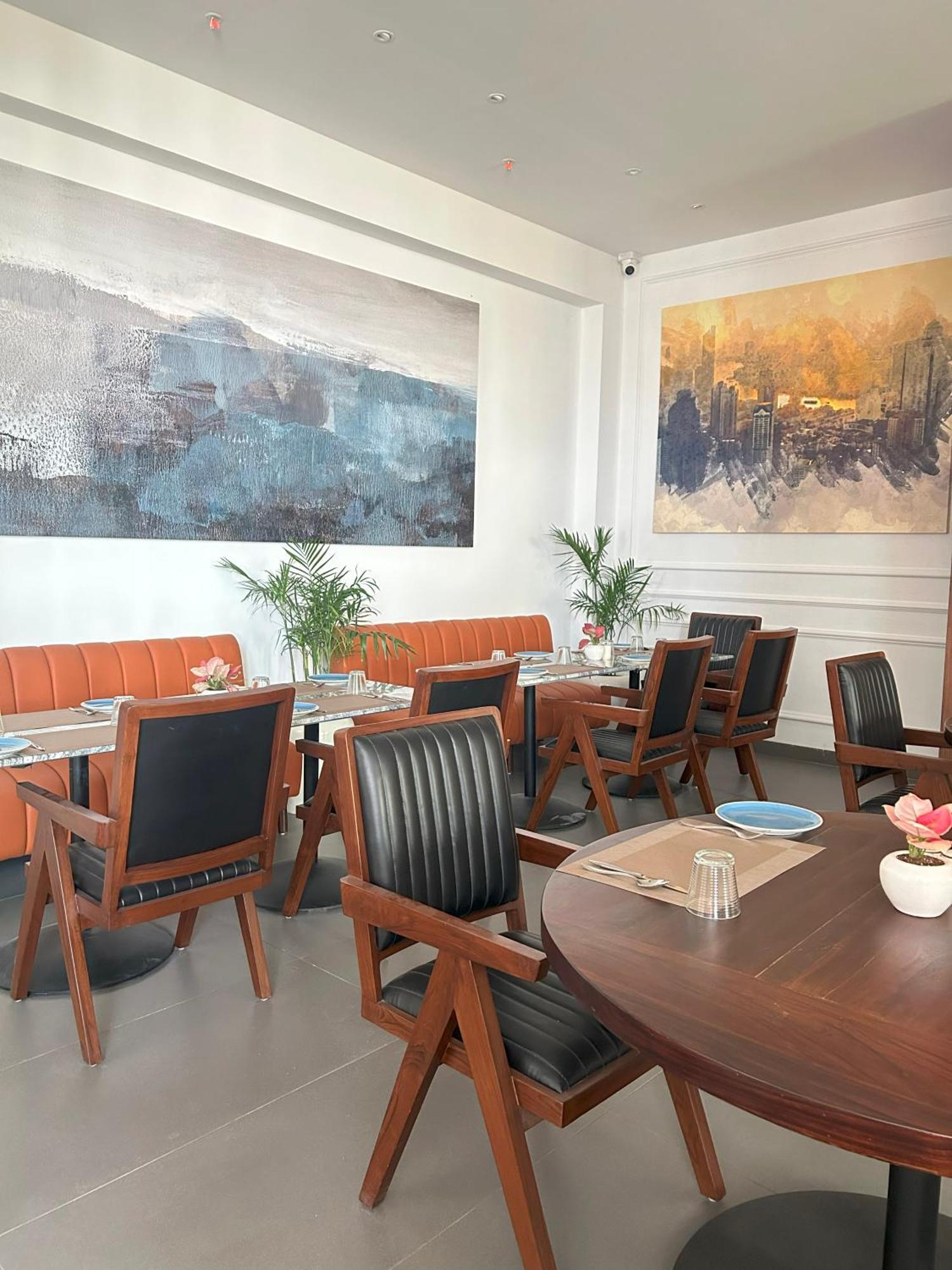 Rhythm Gurugram Hotel & Suites, Sohna Road คูร์เคาน์ ภายนอก รูปภาพ