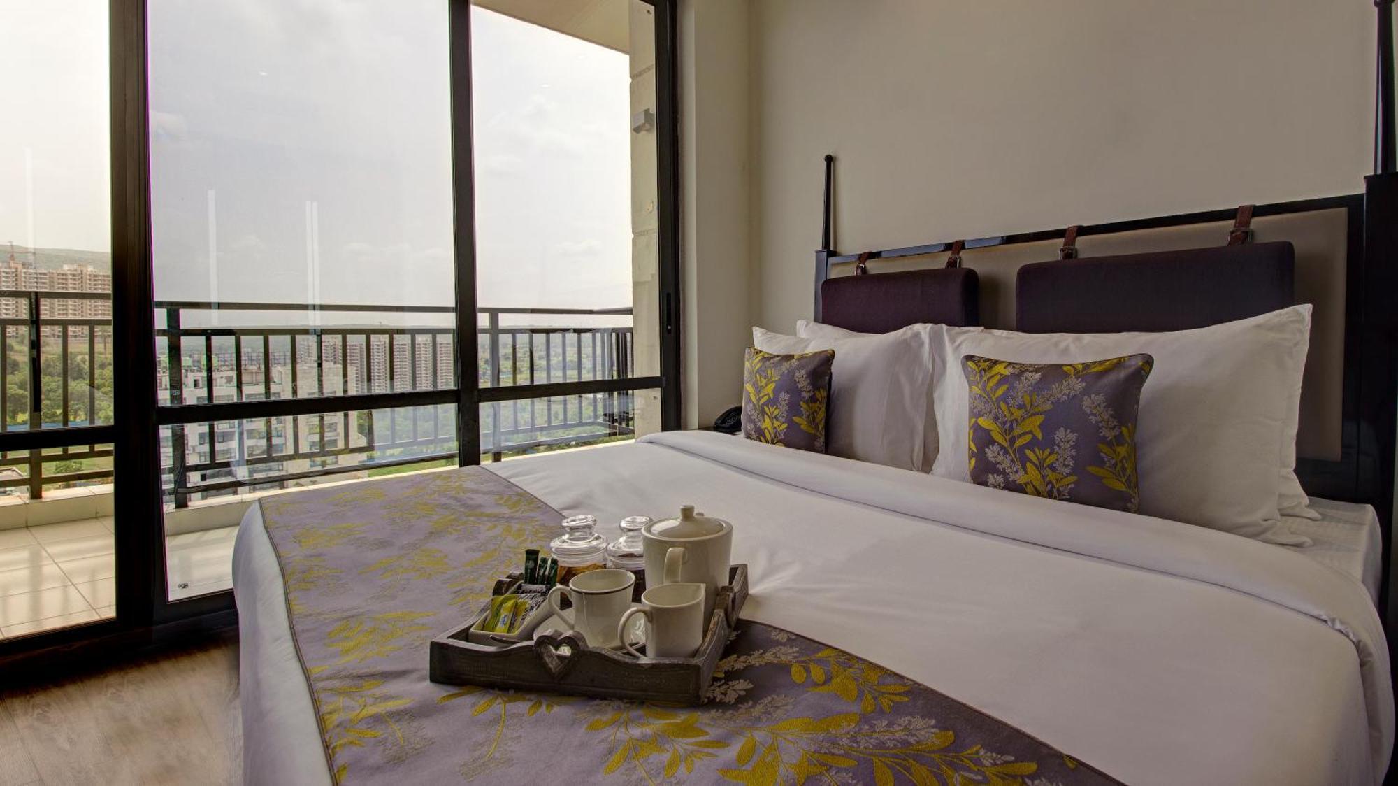 Rhythm Gurugram Hotel & Suites, Sohna Road คูร์เคาน์ ภายนอก รูปภาพ
