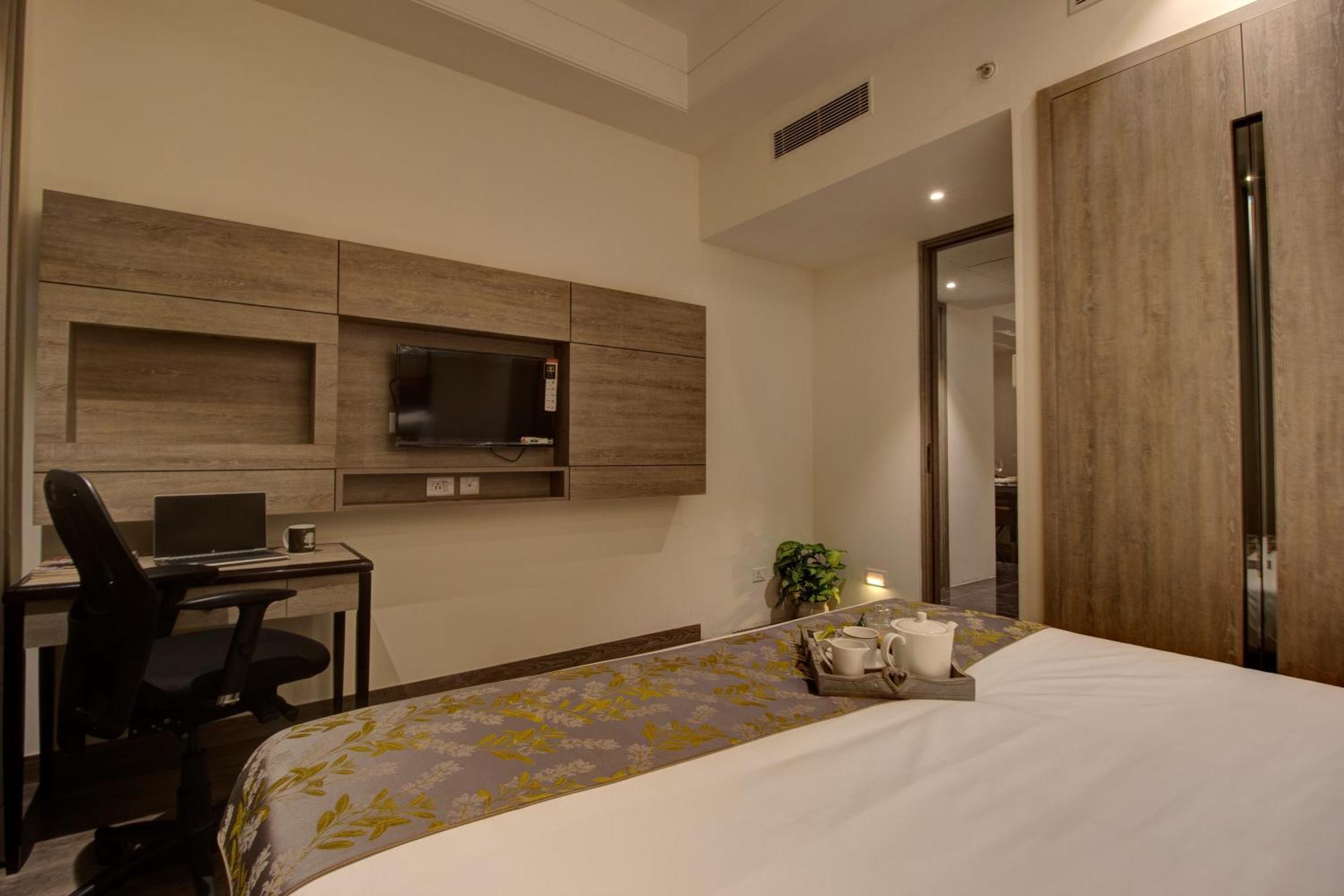 Rhythm Gurugram Hotel & Suites, Sohna Road คูร์เคาน์ ภายนอก รูปภาพ