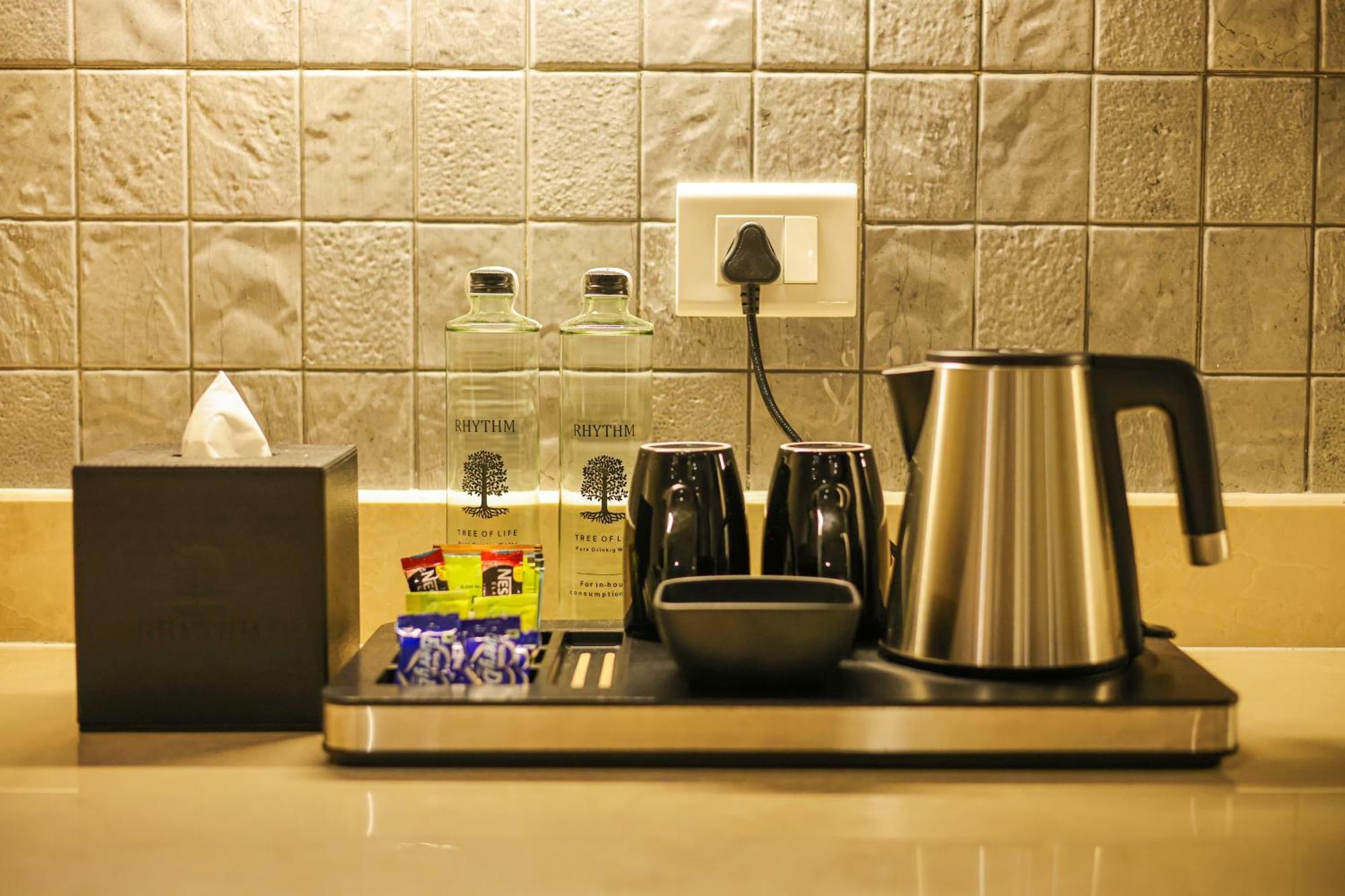 Rhythm Gurugram Hotel & Suites, Sohna Road คูร์เคาน์ ภายนอก รูปภาพ