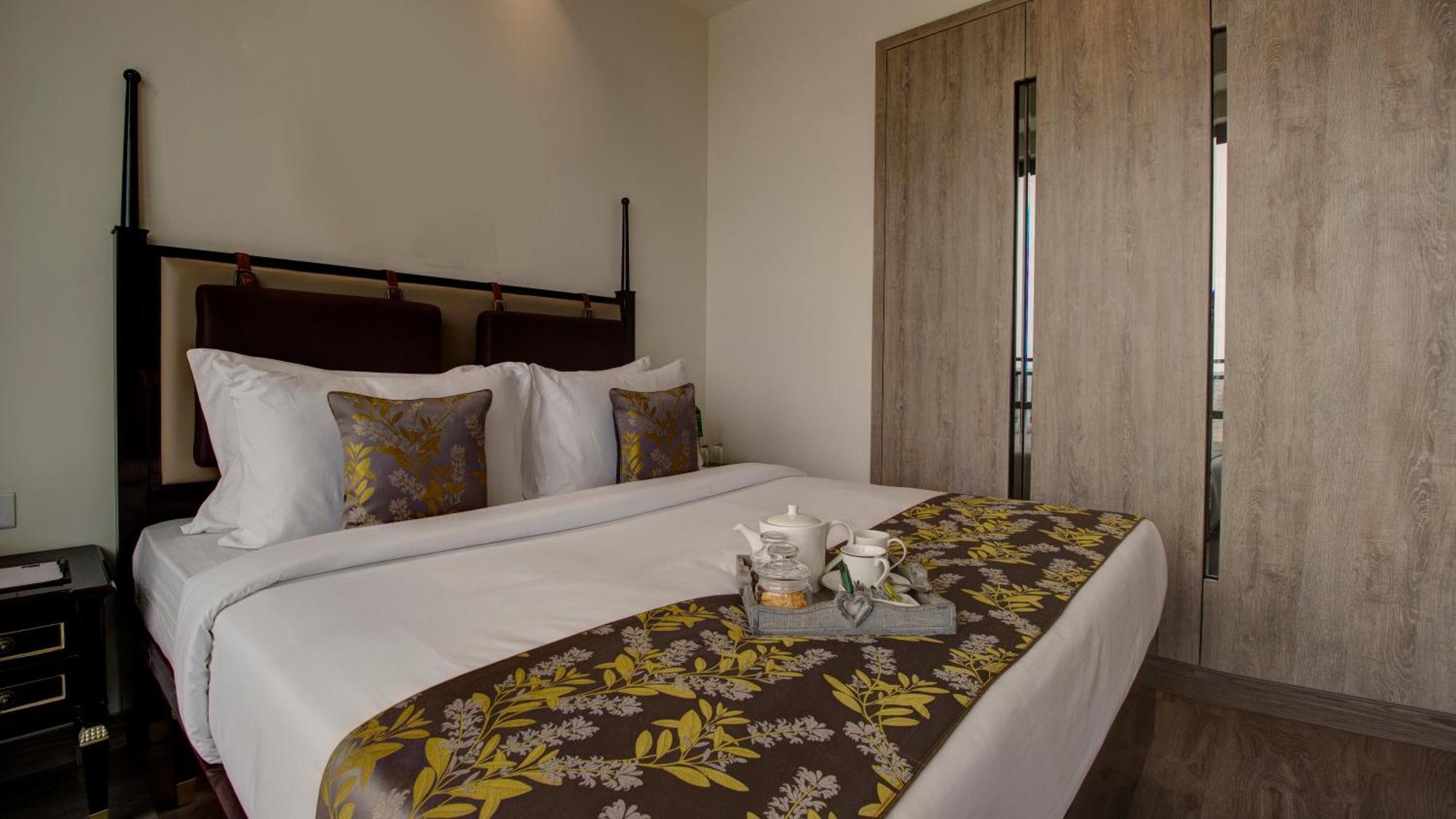 Rhythm Gurugram Hotel & Suites, Sohna Road คูร์เคาน์ ภายนอก รูปภาพ
