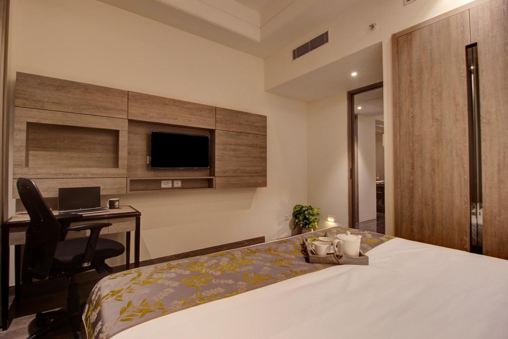 Rhythm Gurugram Hotel & Suites, Sohna Road คูร์เคาน์ ภายนอก รูปภาพ