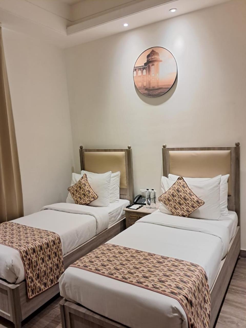 Rhythm Gurugram Hotel & Suites, Sohna Road คูร์เคาน์ ภายนอก รูปภาพ